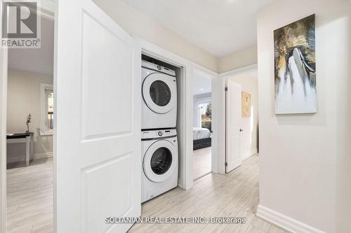 71 Centre Ave, Toronto, ON - Indoor Photo Showing Laundry Room