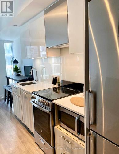 1819 - 251 Jarvis Street, Toronto, ON - Indoor Photo Showing Kitchen With Stainless Steel Kitchen With Upgraded Kitchen