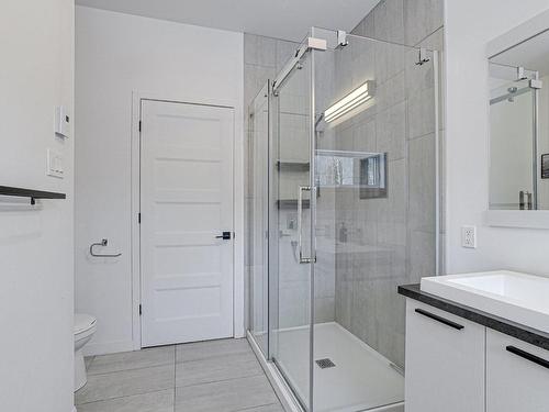 Bathroom - 102 111E Avenue, Saint-Hippolyte, QC - Indoor Photo Showing Bathroom