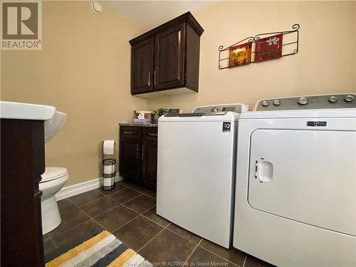3 Brydges St, Pointe Du Chene, NB - Indoor Photo Showing Laundry Room