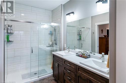 2555 9Th Avenue E, Owen Sound, ON - Indoor Photo Showing Bathroom