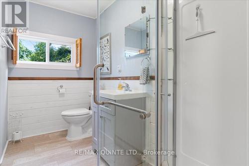 96 Bishop Lane, Prince Edward County, ON - Indoor Photo Showing Bathroom