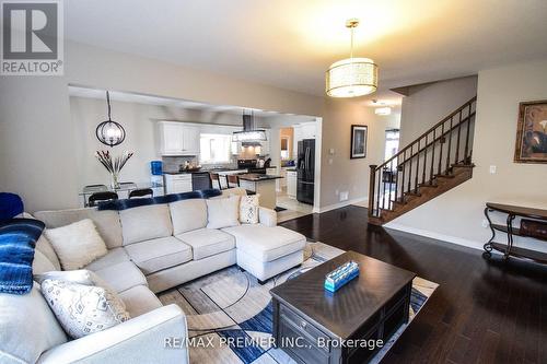 6018 Eaglewood Drive, Niagara Falls, ON - Indoor Photo Showing Living Room
