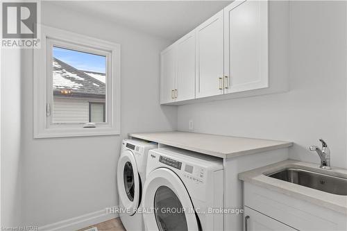 #16 -1061 Eagletrace Dr, London, ON - Indoor Photo Showing Laundry Room