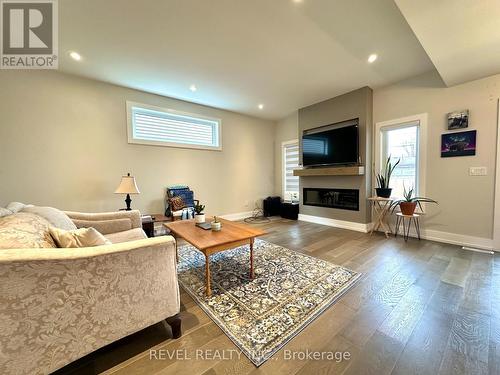 440 Buffalo Rd, Fort Erie, ON - Indoor With Fireplace