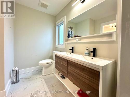 440 Buffalo Rd, Fort Erie, ON - Indoor Photo Showing Bathroom