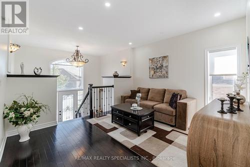 5761 Ironwood St, Niagara Falls, ON - Indoor Photo Showing Living Room