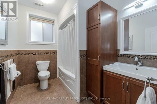 5761 Ironwood St, Niagara Falls, ON - Indoor Photo Showing Bathroom