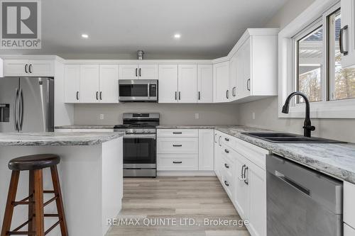 70 Maritime Road, Kawartha Lakes, ON - Indoor Photo Showing Kitchen With Double Sink With Upgraded Kitchen