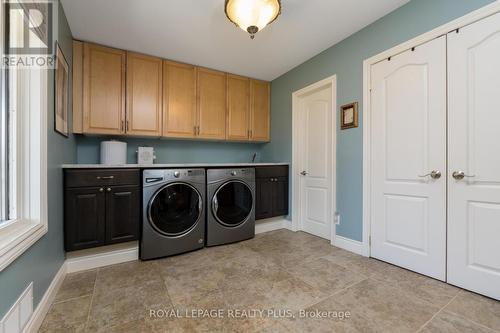 2175 Harcourt Cres, Mississauga, ON - Indoor Photo Showing Laundry Room