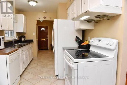 3309 Mainsail Crescent, Mississauga, ON - Indoor Photo Showing Kitchen With Double Sink