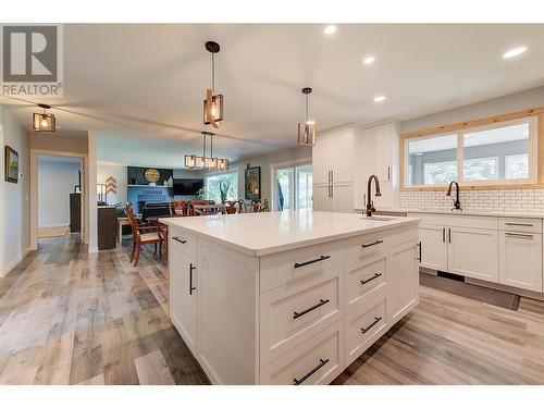10311 Monte Bella Road, Lake Country, BC - Indoor Photo Showing Kitchen With Upgraded Kitchen