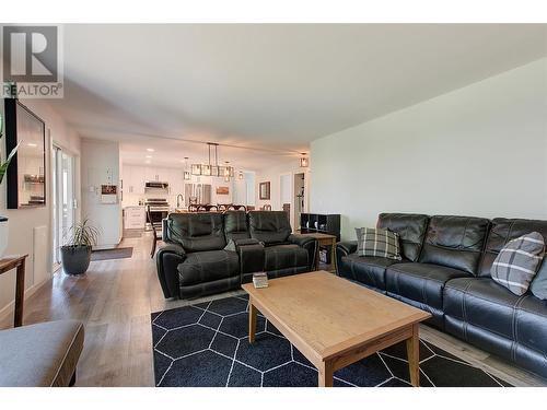 10311 Monte Bella Road, Lake Country, BC - Indoor Photo Showing Living Room