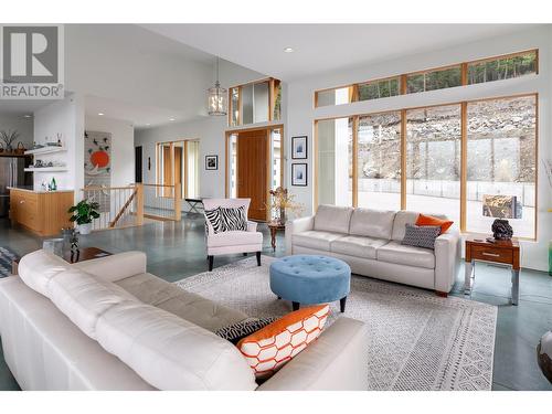 4323 Finch Road, Lake Country, BC - Indoor Photo Showing Living Room