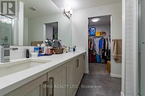 201 - 40 Carrington Plaza, Out Of Area, AB - Indoor Photo Showing Bathroom