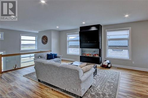 149 Hennessy St Street, Lambton Shores, ON - Indoor Photo Showing Living Room With Fireplace