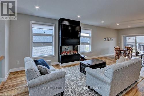 149 Hennessy St St, Lambton Shores, ON - Indoor Photo Showing Living Room