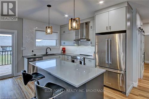 149 Hennessy St Street, Lambton Shores, ON - Indoor Photo Showing Kitchen With Upgraded Kitchen