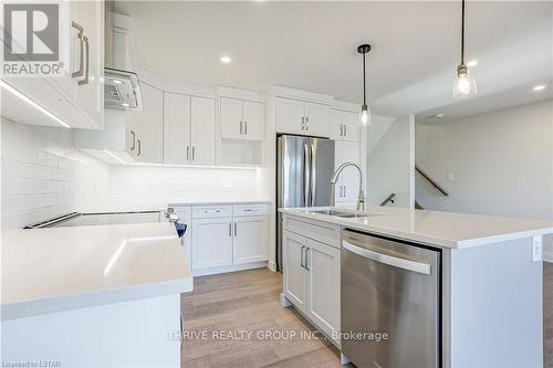 #16 -2261 Linkway Blvd, London, ON - Indoor Photo Showing Kitchen With Double Sink With Upgraded Kitchen