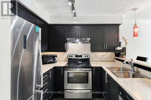#1 -57 Ferndale Dr S, Barrie, ON - Indoor Photo Showing Kitchen With Double Sink With Upgraded Kitchen