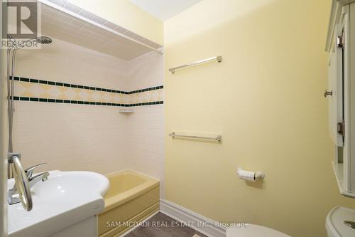 1524 Lewisham Drive, Mississauga, ON - Indoor Photo Showing Bathroom