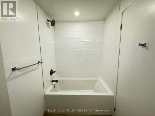 1608 - 319 Jarvis Street, Toronto, ON - Indoor Photo Showing Bathroom