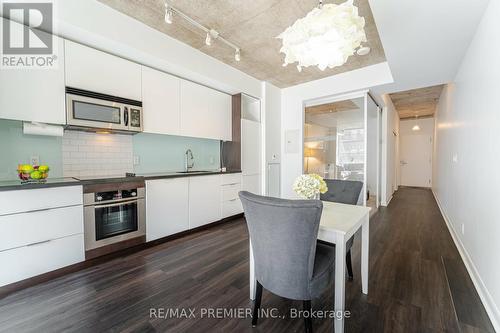 #211 -478 King St W, Toronto, ON - Indoor Photo Showing Kitchen With Upgraded Kitchen