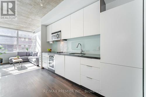 #211 -478 King St W, Toronto, ON - Indoor Photo Showing Kitchen