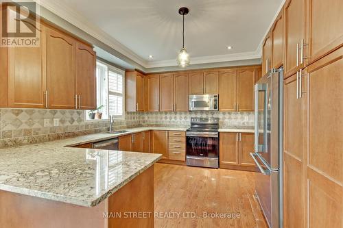 61 Button Cres, Uxbridge, ON - Indoor Photo Showing Kitchen With Double Sink
