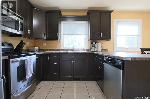701 4Th Avenue, Raymore, SK - Indoor Photo Showing Kitchen With Stainless Steel Kitchen