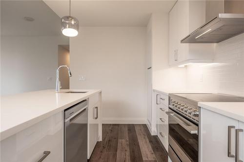 500 Brock Avenue|Unit #808, Burlington, ON - Indoor Photo Showing Kitchen With Upgraded Kitchen