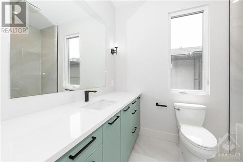 39-41 Laval Street, Ottawa, ON - Indoor Photo Showing Bathroom