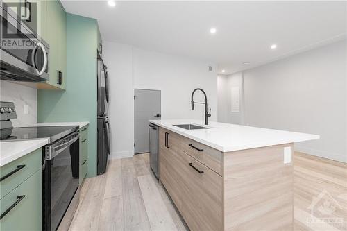39-41 Laval Street, Ottawa, ON - Indoor Photo Showing Kitchen With Upgraded Kitchen