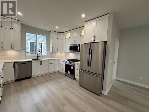 574 Meadowlark Avenue, Vernon, BC - Indoor Photo Showing Kitchen With Stainless Steel Kitchen With Upgraded Kitchen