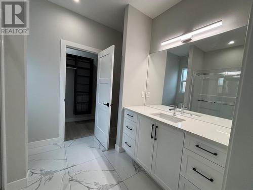 574 Meadowlark Avenue, Vernon, BC - Indoor Photo Showing Bathroom