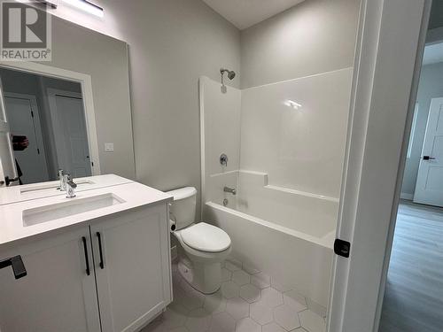 574 Meadowlark Avenue, Vernon, BC - Indoor Photo Showing Bathroom