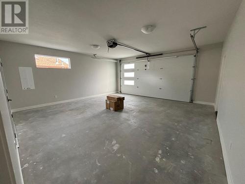 574 Meadowlark Avenue, Vernon, BC - Indoor Photo Showing Garage