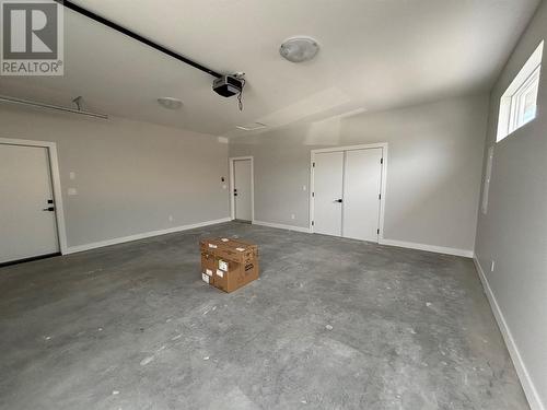 574 Meadowlark Avenue, Vernon, BC - Indoor Photo Showing Garage