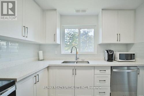 #128 -2001 Bonnymede Dr, Mississauga, ON - Indoor Photo Showing Kitchen With Upgraded Kitchen