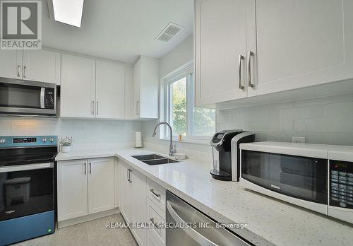 #128 -2001 Bonnymede Dr, Mississauga, ON - Indoor Photo Showing Kitchen With Double Sink With Upgraded Kitchen