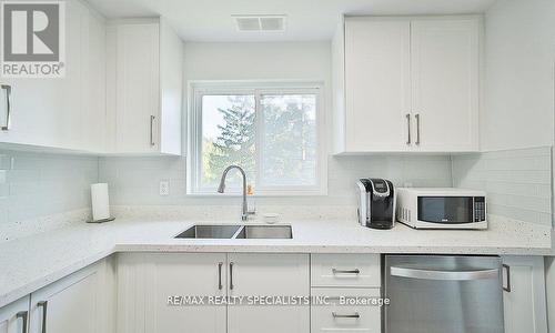 #128 -2001 Bonnymede Dr, Mississauga, ON - Indoor Photo Showing Kitchen With Double Sink With Upgraded Kitchen