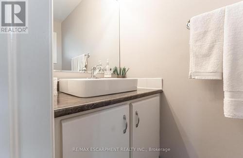 207 Montmorency Drive, Hamilton, ON -  Photo Showing Bathroom