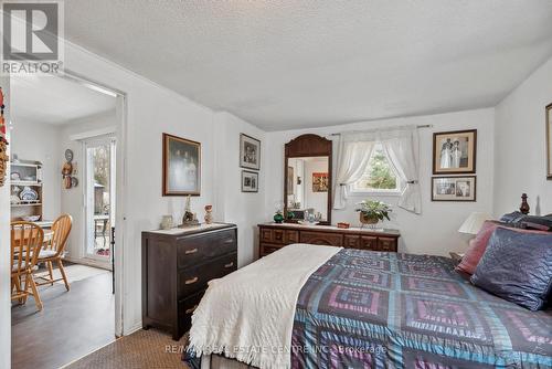 959 Corner Ave, Innisfil, ON - Indoor Photo Showing Bedroom
