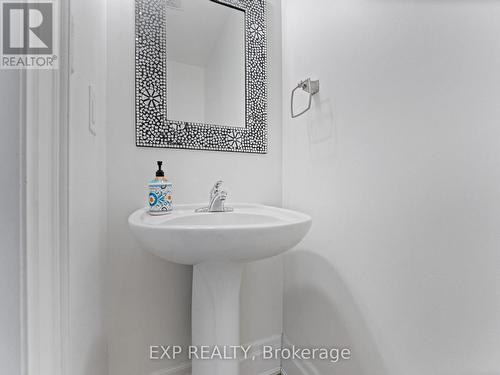 56 Kidd Cres, New Tecumseth, ON - Indoor Photo Showing Bathroom