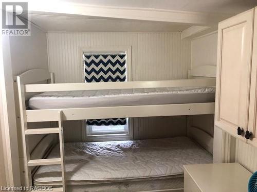 built in bunkbed sleeping area - 605 2Nd Avenue S, Sauble Beach, ON - Indoor
