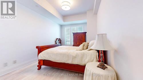#405 -1 Hume St, Collingwood, ON - Indoor Photo Showing Bedroom