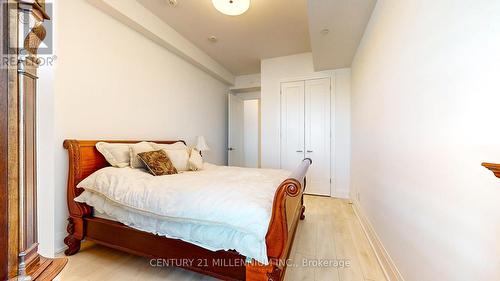 #405 -1 Hume St, Collingwood, ON - Indoor Photo Showing Bedroom