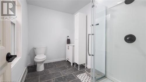 929 16Th Street W, Georgian Bluffs, ON - Indoor Photo Showing Bathroom