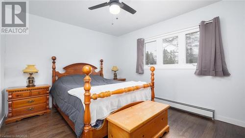 929 16Th Street W, Georgian Bluffs, ON - Indoor Photo Showing Bedroom