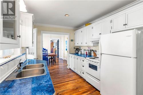 18 Cape Chin North Shore Road, North Bruce Peninsula, ON - Indoor Photo Showing Kitchen With Double Sink